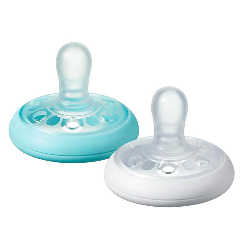 Tommee Tippee Breast-Like Soother, Skin-Like Texture, Symmetrical