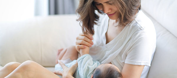 Everything You Need to Know About Cluster Feeding and Your Newborn